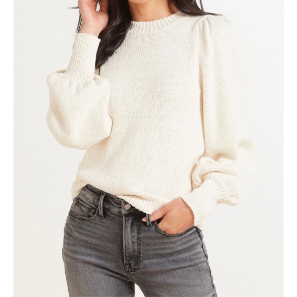 Beautiful 525 (from Evereve) cream crew neck sweater. Sz L. EUC